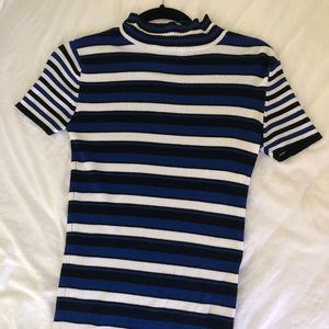 I’m selling this beautiful long knitted dress